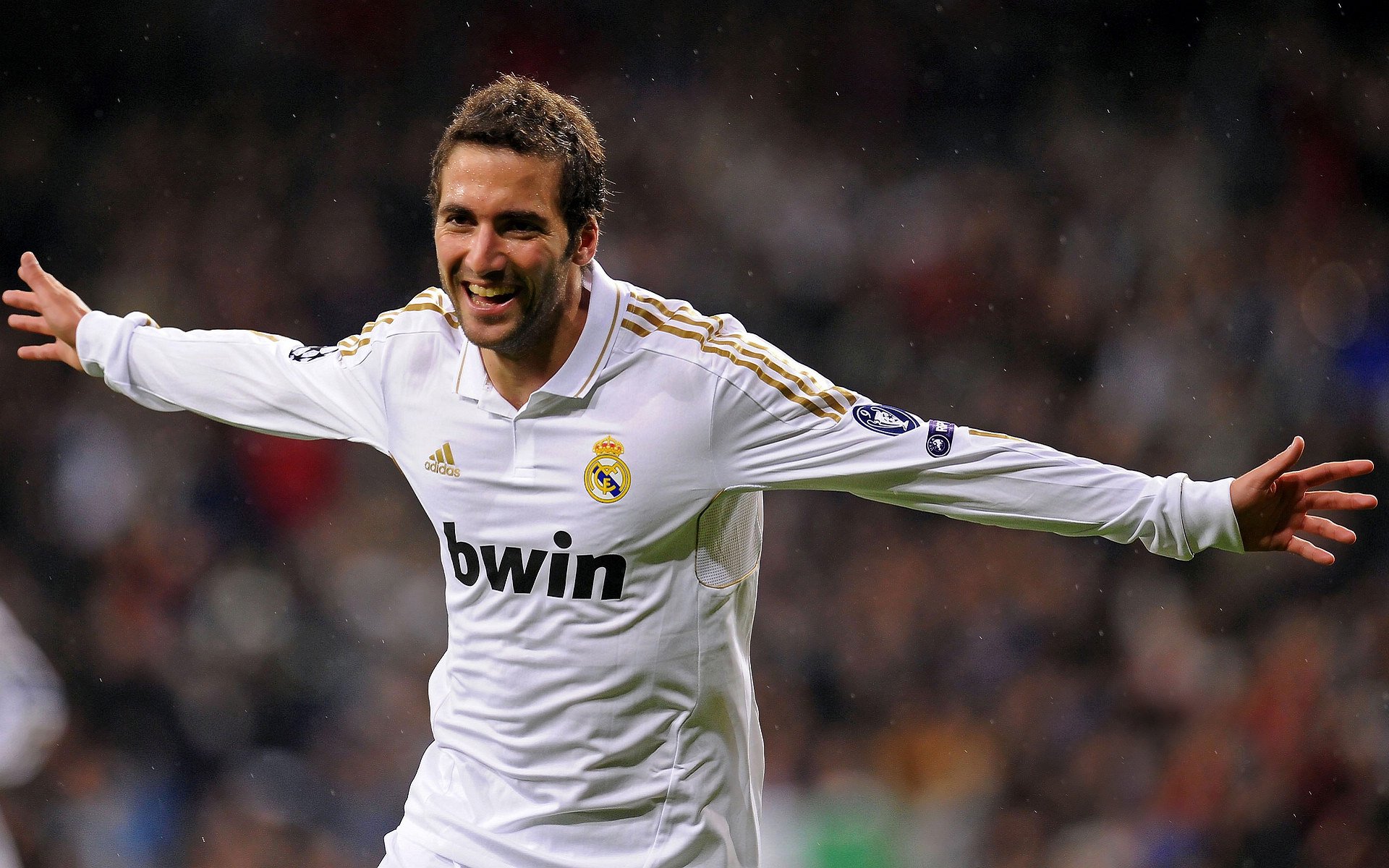 勇士击溃猛龙，库里全程高能输出，三分雨浇灭北境之火