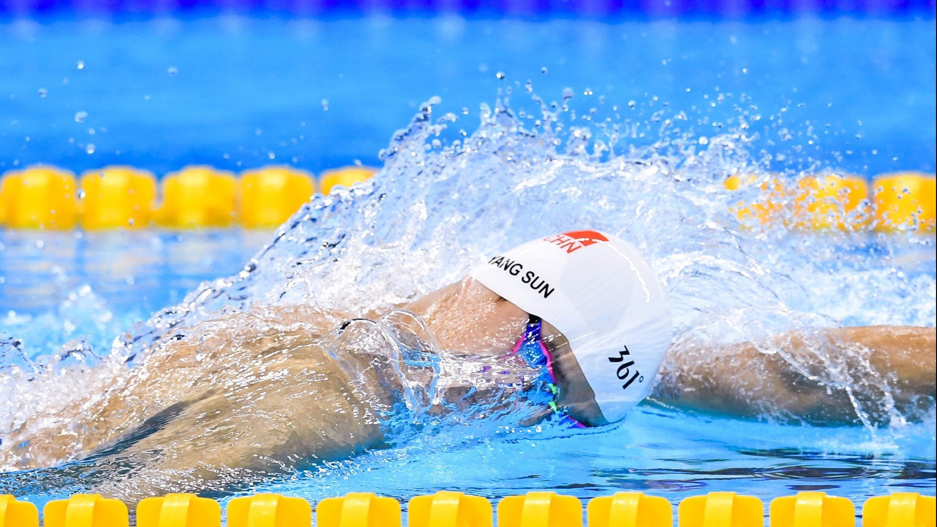 莫兰特爆发，广东队单节拉开雄鹿，当两种爆发在篮球宇宙中相遇