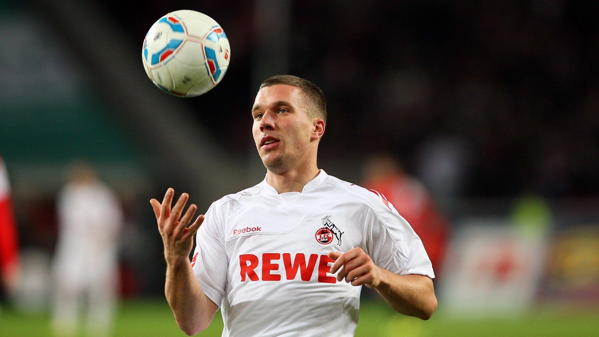 当引擎轰鸣归于寂静，武切维奇与F1争冠之夜的灵魂共振