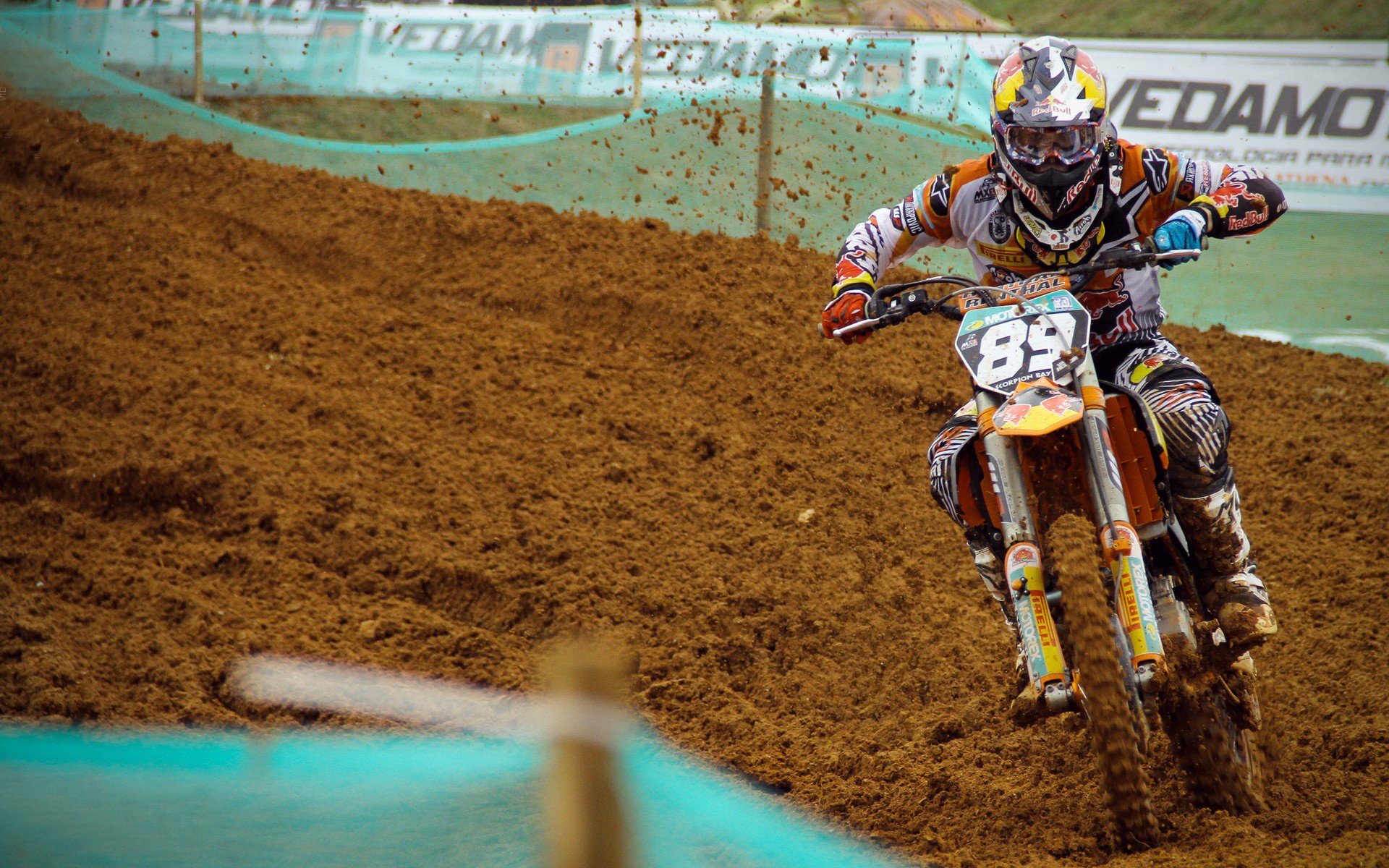 英超争冠白热化，辽宁男篮破疆晋级，体育的终极魅力在于在路上